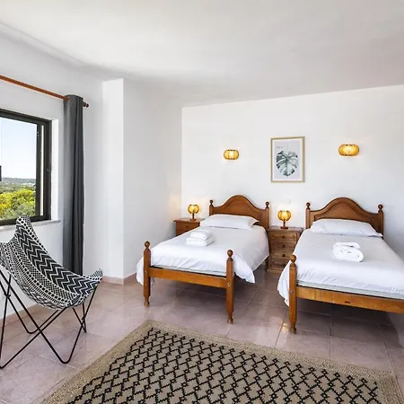 Villa Charming Algarve Quinta Luz 9 Bedrooms Large Pool & Snooker Silves